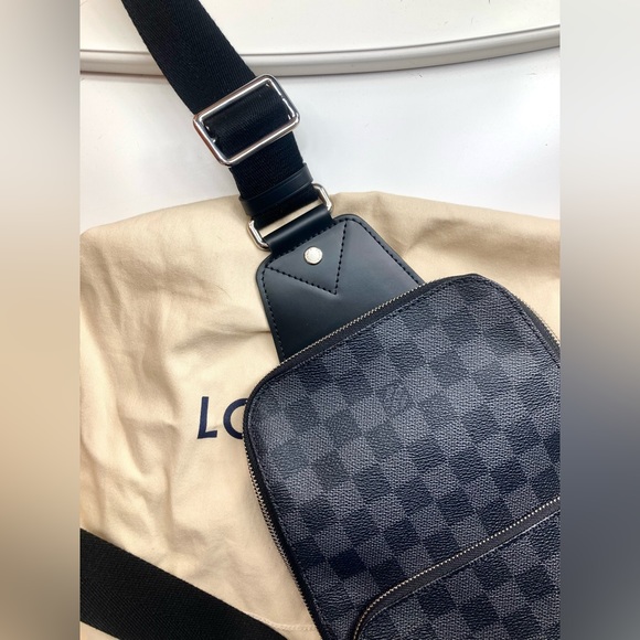 Louis Vuitton Avenue Sling Bag - Picture 13 of 15